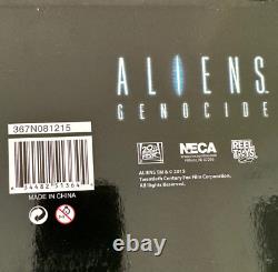 Alien Genocide Red Queen de-Luxe PVC 38cm Neca